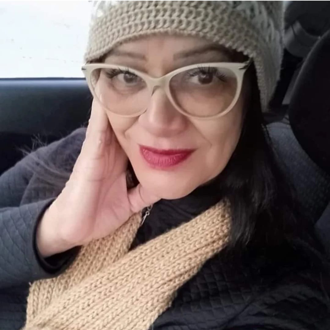 Professora Lainha sorrindo